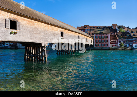 Diessenhofen, Schweiz, Europa, Kanton Thurgau, Fluss, Fluss, Rhein, Stadt, Altstadt, Häuser, Wohnungen, Brücke, Holzbrücke Stockfoto