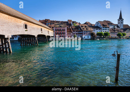 Diessenhofen, Schweiz, Europa, Kanton Thurgau, Fluss, Fluss, Rhein, Stadt, Altstadt, Häuser, Häuser, Kirche, Brücke aus Holz Br Stockfoto