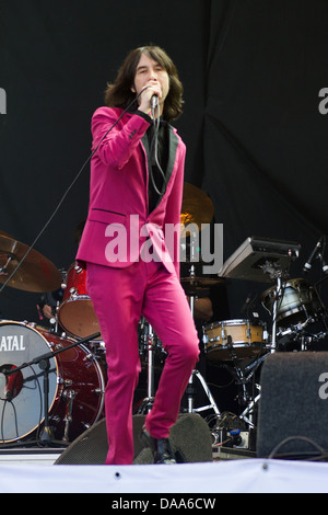 Bobby Gillespie lead-Sänger von Primal Scream Vorformen auf der Pyramide-Bühne am Glastonbury Festival 2013, Somerset, Großbritannien Stockfoto