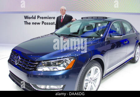 Martin Winterkorn, Vorstandsvorsitzender der Volkswagen AG, Emotionalität bin Montag (10.01.2011) Auf Dem VW-Messestand Auf der North American International Autoshow (NAISAS) Im U.S.-Amerikanischen Detroit Neben Dem Neuen U.S.-Passat. Der Deutsche Autobauer Adventtures Das Fahrzeug-als Weltpremiere. Foto: VW / Friso Gentsch Stockfoto