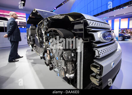 Ein Ford Explorer ist auf dem Display auf der North American International Auto Show (NAIAS) in Detroit, USA, 10. Januar 2011. Foto: Friso Gentsch Stockfoto