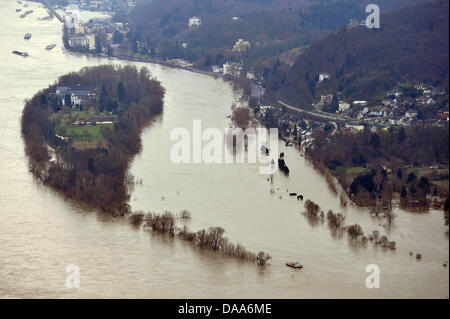 Blick über überflutet Rhein Insel Nonnenwerth in der Nähe von Königswinter, Deutschland, 11. Januar 2011. Tauwetter verursacht große Überschwemmungen in Deutschland. Foto: HENNING KAISER Stockfoto