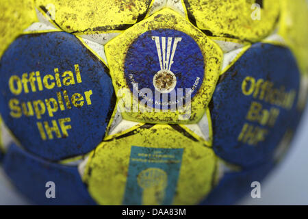 Offizieller Spielball der Handball-Weltmeisterschaft der World Men's in Kristianstadt Schweden, 14. Januar 2011. Handball-Weltmeisterschaft der Herren statt in Schweden vom 13. bis 30. Januar. Foto: Jens Wolf Stockfoto