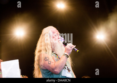 Jim Fox, Veranstalter und Conferencier auf John Peel Stage von Glastonbury Festival. Stockfoto