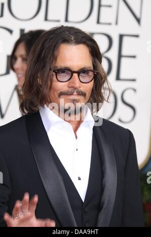 US-Schauspieler Johnny Depp kommt bei der 68. Golden Globe Awards, präsentiert von der Hollywood Foreign Press Association im Hotel Beverly Hilton in Beverly Hills, Los Angeles, USA, 16. Januar 2011. Foto: Louis Garcia Stockfoto