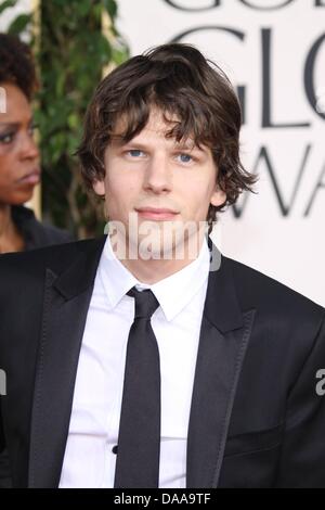 US-Schauspieler Jesse Eisenberg kommt bei der 68. Golden Globe Awards, präsentiert von der Hollywood Foreign Press Association im Hotel Beverly Hilton in Beverly Hills, Los Angeles, USA, 16. Januar 2011. Foto: Louis Garcia Stockfoto