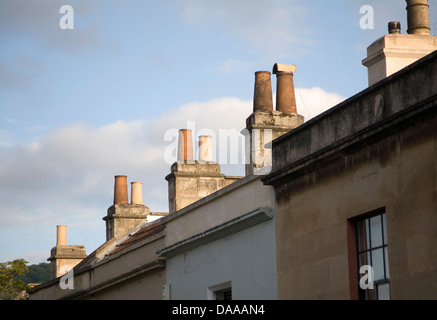 Schornstein auf Häuserdächern Larkhall Bath England Stockfoto