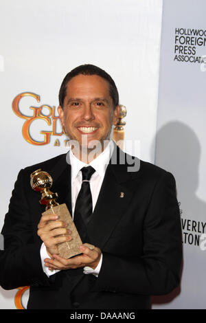 US-Regisseur-Editor Lee Unkrich hält seine Auszeichnung Bester animierter Spielfilm für "Toy Story 3" im Presseraum während der 68. Golden Globe Awards im Beverly Hilton Hotel in Los Angeles, Kalifornien, USA, 16. Januar 2011. Foto: Louis Garcia Stockfoto