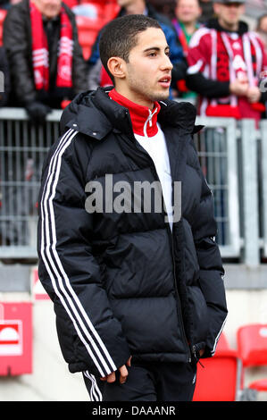 Nürnbergs Nassim Ben Khalifa steht in der Tonhöhe während eines Spiels der deutschen Bundesliga 1. FC Nürnberg gegen Borussia Moenchengladbach in Nürnberg, 15. Januar 2011. Foto: Revierfoto Stockfoto