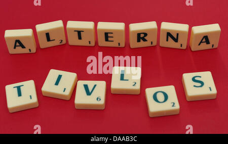 Eine Illustration zeigt Buchstaben, die bilden das Wort "Alternativlos" (einmalige, wörtliche Übersetzung ist: ohne abwechselnd) auf rot gemahlen in Frankfurt am Main, 18. Januar 2011. Laut einem Sprecher der Jury darauf das Wort"in unzureichender Weise, dass dieses Recht von Anfang an keine Alternativen gibt, und daher eine Diskussion mit verschiedenen Argumenten superfluent". Pho Stockfoto