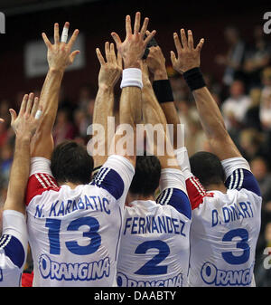 Nikola Karabatic (L), Jerome Fernandez und Didier Dinart während der Herren Handball-WM Vorrunde Gruppe ein Spiel Deutschland gegen Frankreich in Kristianstad, Schweden, Runde 19. Januar 2011. Foto: Jens Wolf dpa Stockfoto