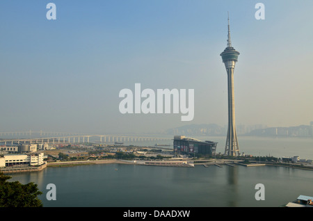 Ein Blick auf den Macau Tower als Besucher ist nur sichtbar, einen Bungee-Sprung von oben durchführen. Stockfoto