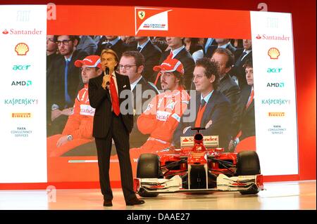 Ein Ferrari Handout von Ferrari-Präsident Luca di Montezemolo bei der Präsentation der neuen F150 Scuderia Ferrari in Maranello, Italien, 28. Januar 2011. Die F150 werden Scuderia Ferrari Waffe der Wahl für die Formel1 Saison 2011 am 13. März mit dem Bahrain Grand Prix starten. Foto: Ercole Colombo - Ferrari-Pressestelle (HANDOUT / EDITORIAL verwenden nur) Stockfoto