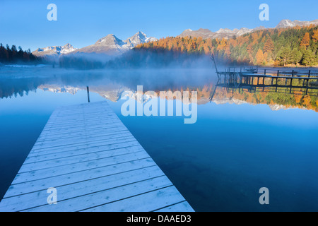 Stazersee, Schweiz, Europa, Kanton Graubünden, Graubünden, Engadin, Engadin, Oberengadin, See, Spiegelung, Morgenlicht, fo Stockfoto