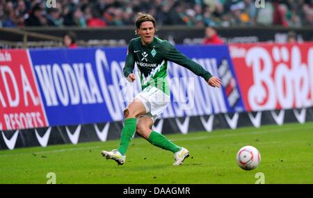 Fußball 1. Bundesliga-20. Spieltag: SV Werder Bremen - FC Bayern München bin Samstag (29.01.2011) Im Weserstadion in Bremen. Einem Clemens Fritz bin Ball. Foto: Thomas Eisenhuth Dpa / Z6326 Stockfoto