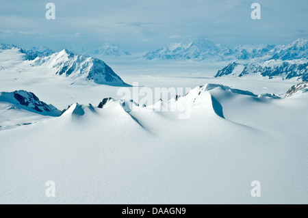Eine Luftaufnahme von den Eisfeldern des St. Elias-Gebirges im Kluane National Park, Yukon Territorium, Kanada. Stockfoto