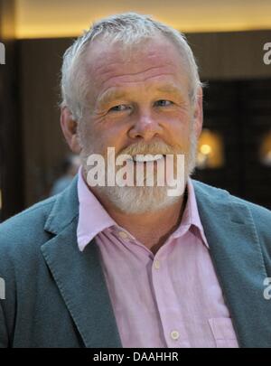 (Dpa-Datei) - ein Datei-Bild datiert 14. Mai 2010 zeigt Nick Nolte einer Pressekonferenz der Stiftung Molekularmedizin über Arthrose in Düsseldorf. Die Hollywood-Acter feiert seinen 70. Geburtstag am 8. Februar 2011. Foto: Horst Ossinger Stockfoto