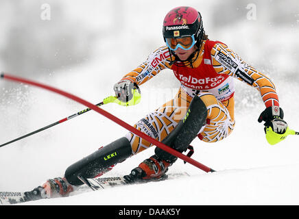 Kanadische Skifahrer Marie-Michele Gagnon in Aktion während der zweiten laufen in die Frauen-Abfahrt Slalom-Wettbewerb während der alpinen Ski-Weltcup in Zwiesel, Deutschland, 4. Februar 2011. Foto: Karl-Josef Hildenbrand Stockfoto