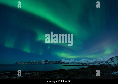 Aurora Borealis, Europa, Meer, Nacht, Nordlicht, Norwegen, Polarlicht, Skandinavien, Sommaröy, Strand, Meer, Tromsö, Ufer Stockfoto