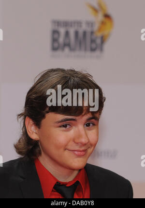 Prince Michael Jackson kommt auf dem roten Teppich für die Gala "Tribute to Bambi" an der Station-Berlin in Berlin, Deutschland, 23. September 2011. Das geht aus der Veranstaltung geht an die Stiftung "Tribute to Bambi", die unterstützt bedürftige Kinder in Deutschland. Foto: Jörg CARSTENSEN Stockfoto