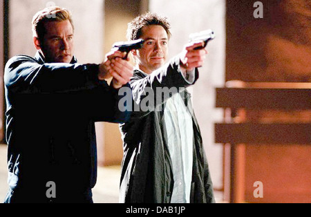 KISS KISS BANG BANG 2005 Warner Bros Film mit Val Kilmer auf der linken Seite und Robert Downey Jr. Stockfoto