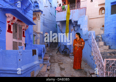 Jodhpur, blaue Stadt, Stadt, blau, Gassen, Frauen, Sari, hellen, schmalen, eng, Ruine, historische, Indien, Asien, Rajasthan, Stockfoto