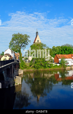 Europa, Deutschland, Sachsen-Anhalt, Merseburg, neuer Markt, Brücke, Saale, neuer Markt Kirche, Sankt Thomae, Bäume, Architektur, Brid Stockfoto