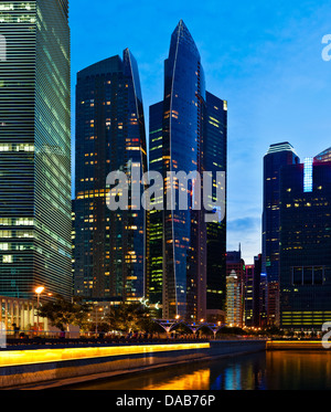 Singapur-downtown-Geschäft-Center-Wolkenkratzer Abend Stockfoto