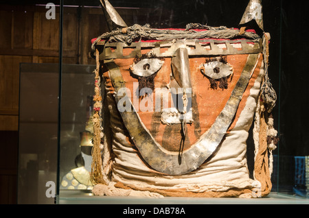 Alte präkolumbianische Inka Inka Maske Artefakte archäologische Kunst Kunstwerk Anzeige im Larco Herrera Museum, Lima, Peru. Stockfoto