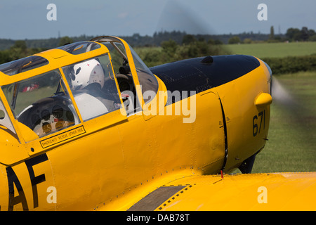 Royal Canadian Air Force de Havilland Chipmunk G-BNZC 671 auf der Old Warden Shuttleworth Military Pageant Airshow Stockfoto