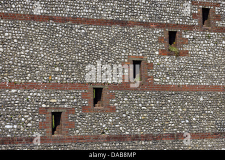 Farbfoto-Landschaft der Verteidigungsmauer von Fort Nelson, Portsdown Hügel, Portsmouth UK Stockfoto