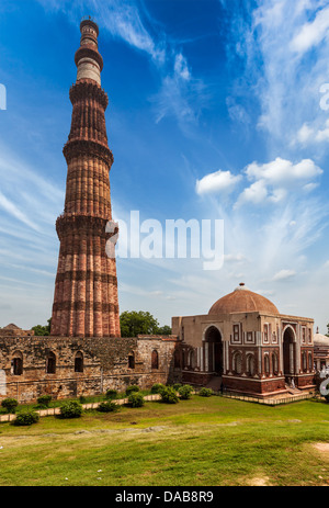 Qutub Minar - das höchste Minarett in Indien, zum UNESCO-Weltkulturerbe. Qutub Komplex, Delhi, Indien Stockfoto