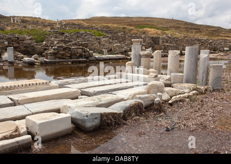 Archäologische Funde in Agora Competaliasts, Delos Archäologische Stätte, Delos, in der Nähe von Mykonos, Griechenland Stockfoto