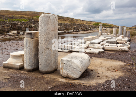 Archäologische Funde in Agora Competaliasts, Delos Archäologische Stätte, Delos, in der Nähe von Mykonos, Griechenland Stockfoto