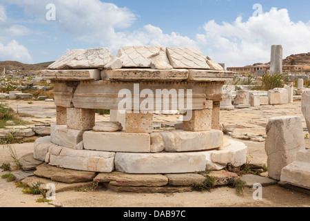 Einen kleinen Rundbaus auf der Agora Competaliasts, Delos Archäologische Stätte, Delos, in der Nähe von Mykonos, Griechenland Stockfoto