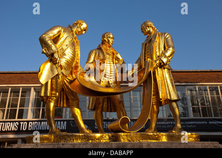 Boulton Watt und Murdoch Statue außerhalb im Haus des Sports, vielfältiges St, Birmingham UK Stockfoto