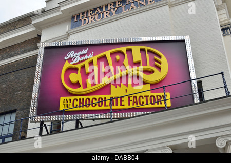 Großes Plakat Werbung Bühne Musical Charlie und die Schokoladenfabrik, Theatre Royal Drury Lane, London, UK Stockfoto