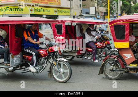 Tuk-Tuk-Tuks Taxi Taxitransport im Zentralmarkt Straße Marktplatz Chiclayo, Peru. Stockfoto