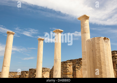 Spalten in das Haus des Dionysos, Delos Archäologische Stätte, Delos, in der Nähe von Mykonos, Griechenland Stockfoto