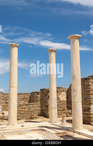 Spalten in das Haus des Dionysos, Delos Archäologische Stätte, Delos, in der Nähe von Mykonos, Griechenland Stockfoto