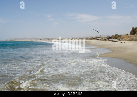 Strand Küste Küste Küste Küste in Los Organos Dorf in der Nähe von Mancora, Peru. Stockfoto