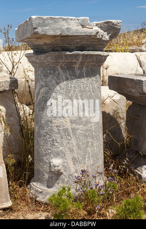 Kleine geschnitzte Steinsäule, Delos Archäologische Stätte, Delos, in der Nähe von Mykonos, Griechenland Stockfoto