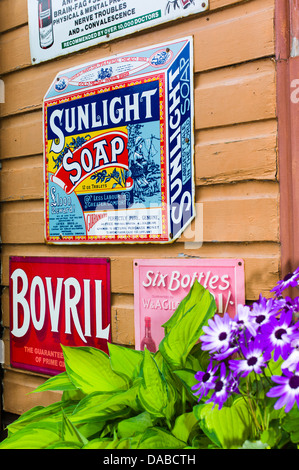 Emaille-Schilder Hampton Loade Bahnhof Severn Valley Railway Shropshire UK Stockfoto