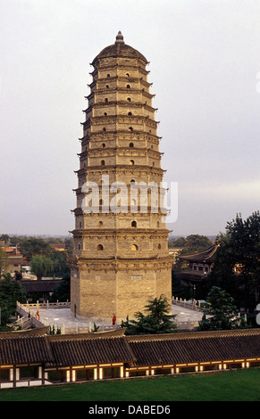 Blick auf die 13 Geschichte Famen Si Tempel Pagode errichtet in der frühen Ming-Dynastie Famen innerorts, Fufeng County Shaanxi Provinz China Stockfoto