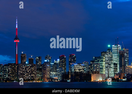 Skyline bei Nacht aus Wards Insel, Toronto Island Park, Toronto, Ontario, Kanada. Stockfoto