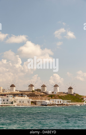 Die fünf berühmten Windmühlen, Chora, Mykonos Stadt, Mykonos, Griechenland Stockfoto