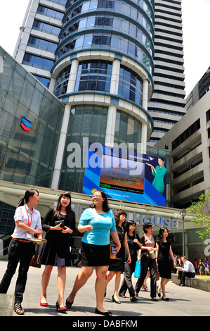 Mittagspause in Raffles Place Central Business District Singapur Stockfoto