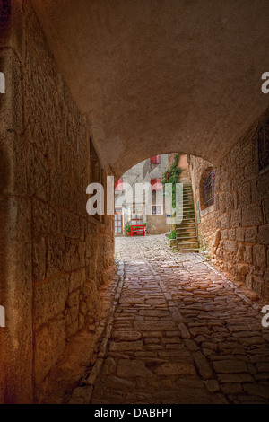 Kroatien, Ballen. Die historische Straße in der Altstadt Stockfoto