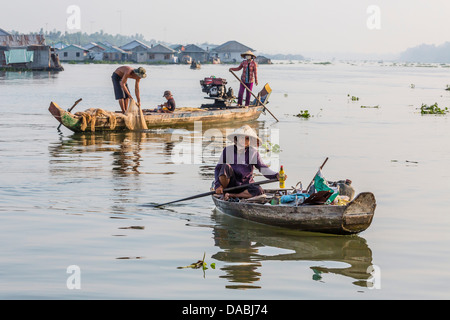 Vietnamesische Fluss Alltag in Chau Doc, Mekong River Delta, Vietnam, Indochina, Südostasien, Asien Stockfoto