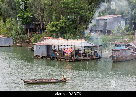 Vietnamesische Fluss Alltag auf Tan Chau Canal, Mekong River Delta, Vietnam, Indochina, Südostasien, Asien Stockfoto